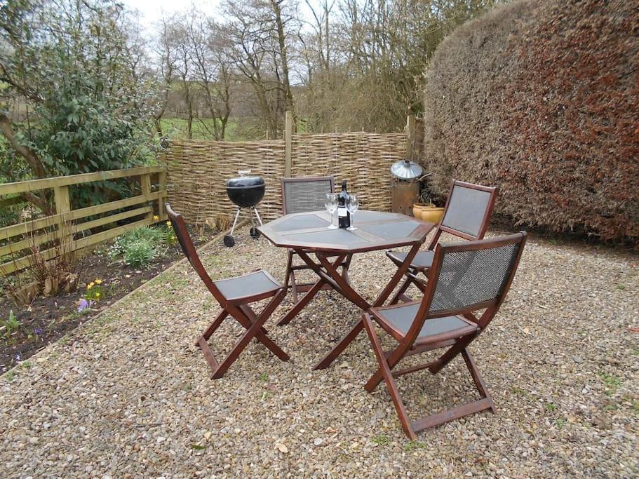 The Granary, Old Corn Mill, Yorkshire Dales Apartamento West Burton Exterior foto