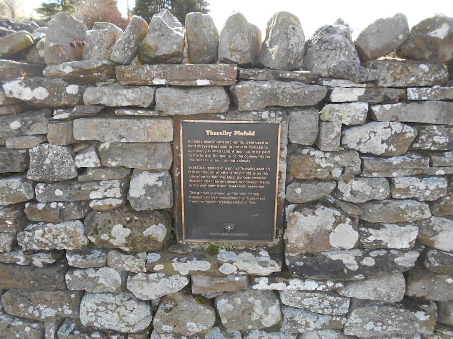 The Granary, Old Corn Mill, Yorkshire Dales Apartamento West Burton Exterior foto