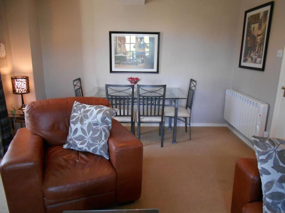 The Granary, Old Corn Mill, Yorkshire Dales Apartamento West Burton Exterior foto