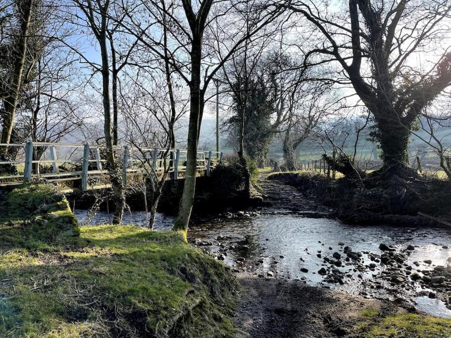 The Granary, Old Corn Mill, Yorkshire Dales Apartamento West Burton Exterior foto